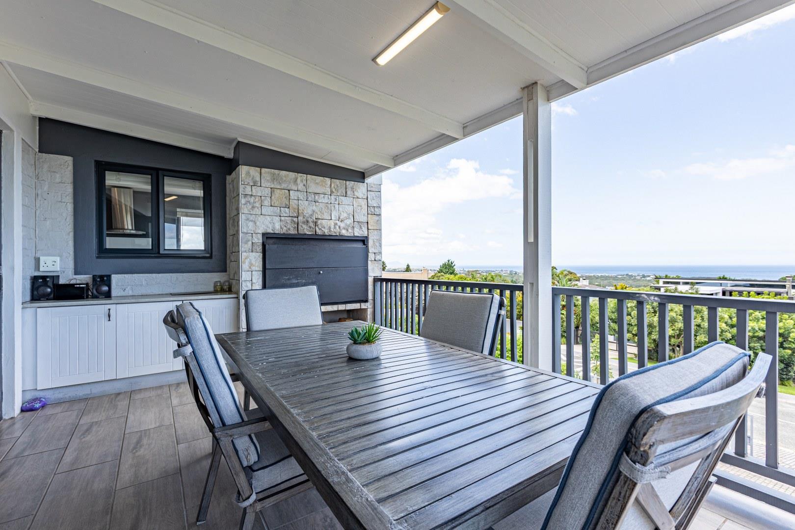 Architect Designed Coastal Home Offering Luxury, Comfort and Versatility — photograph 3