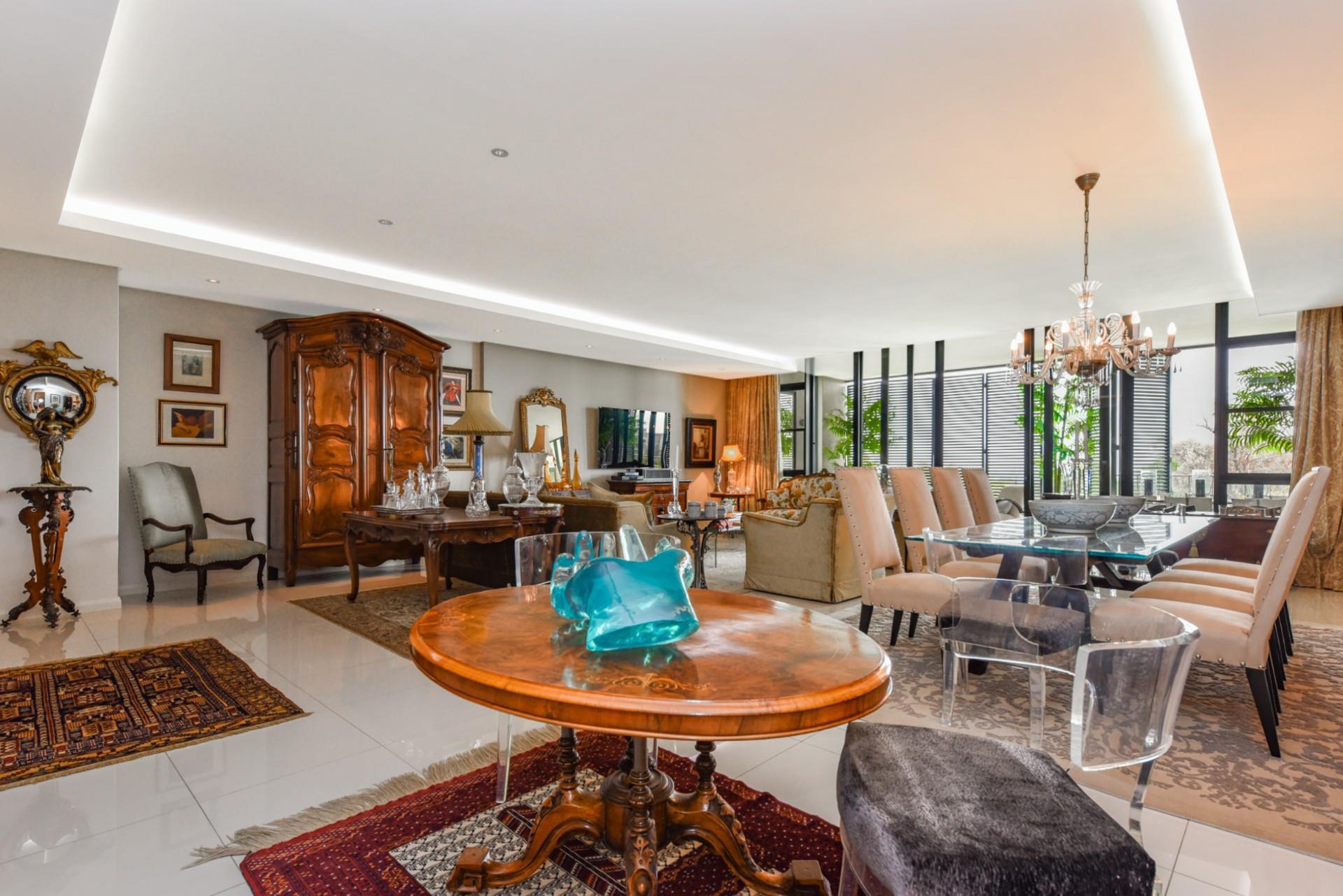 Custom Luxury Apartment with Golf Course Views — photograph 3